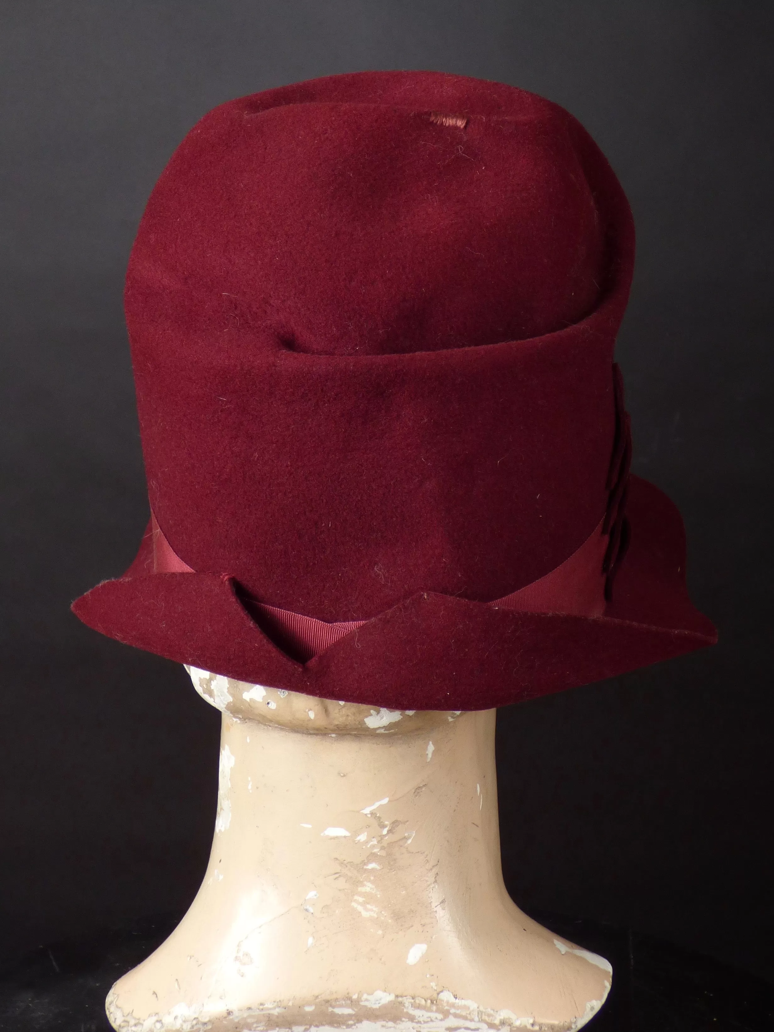 1920s Burgundy Wool Felt Sculpted Soft Cloche