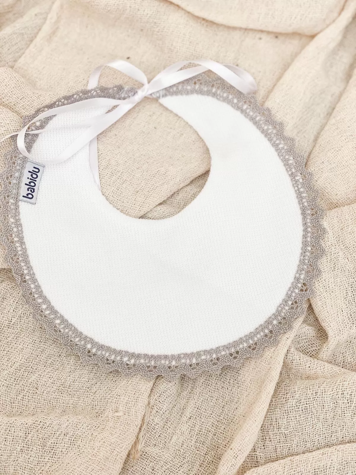 Babidu White/Grey bib