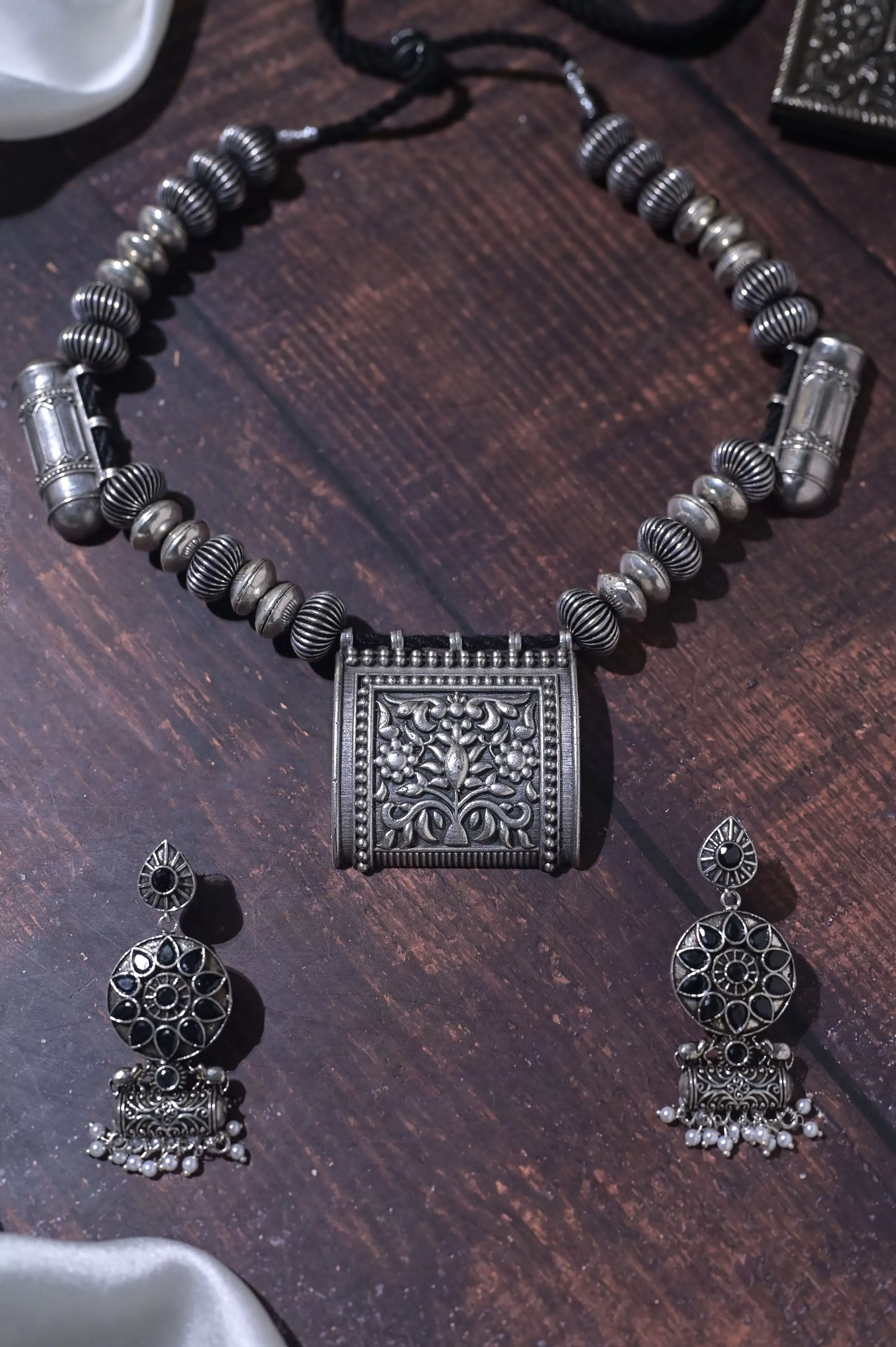 Boho Style Silver Necklace Set with Lapis Lazuli Work