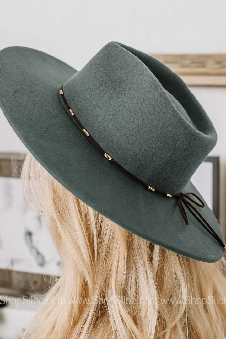 Broadway Girl Belted Hat | Colors