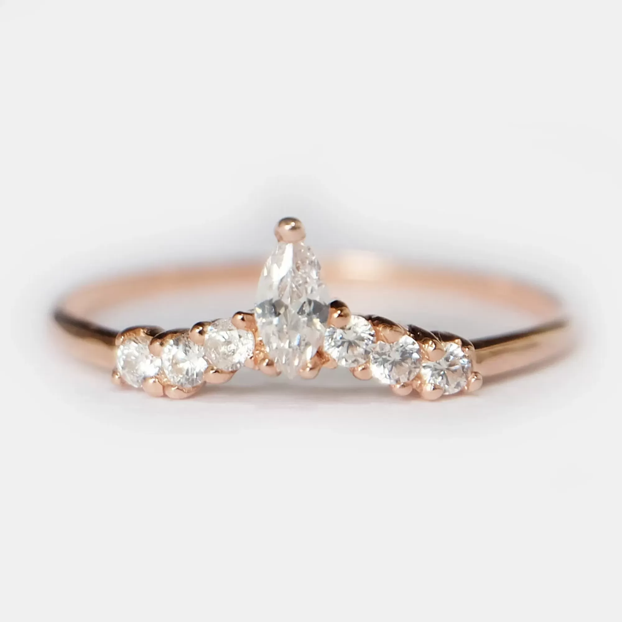 Diamond Curved Ring Thalita