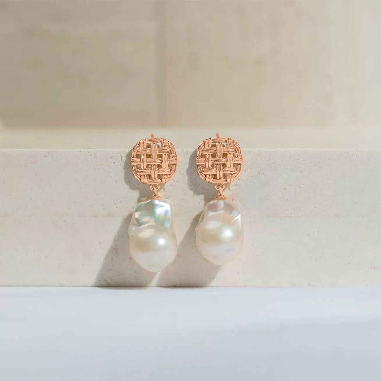 Elegant Baroque Pearl Earrings WE00431