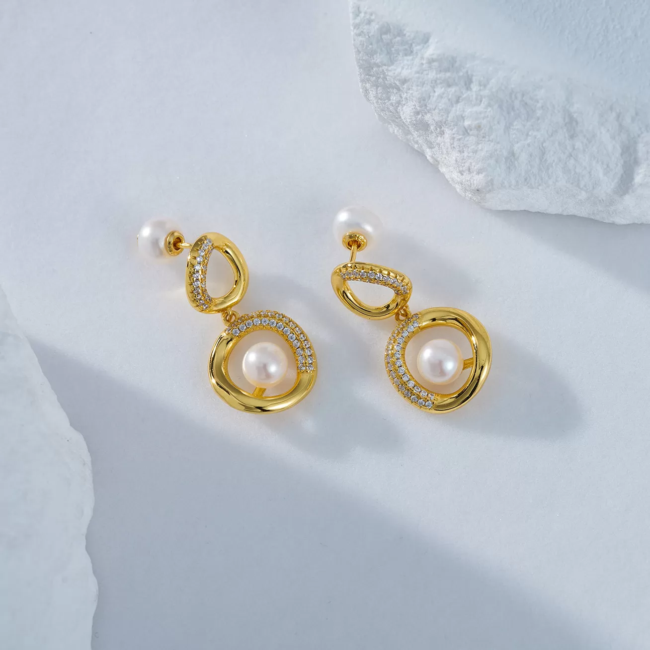 Elegant Freshwater Pearl Earrings WE00584