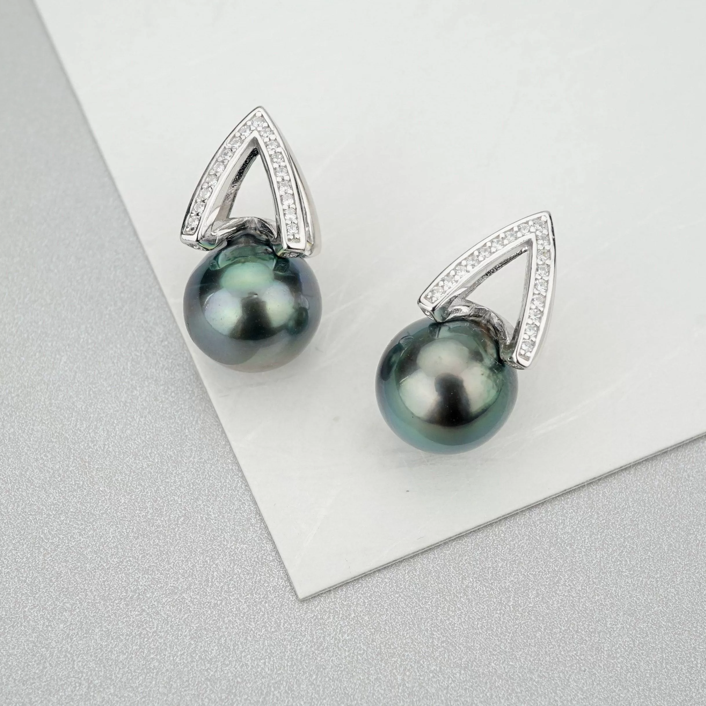 Elegant Tahitian Pearl Earrings WE00039