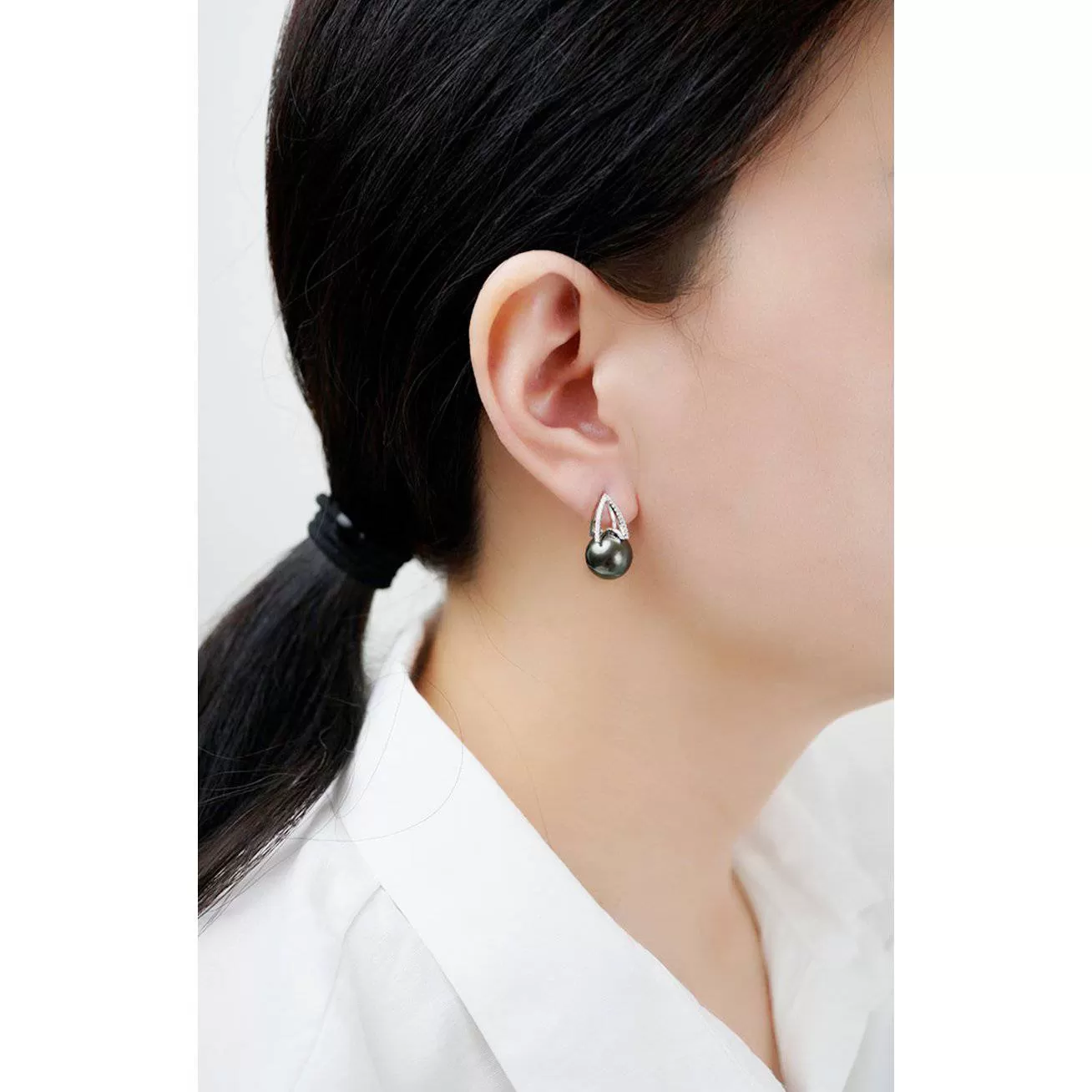 Elegant Tahitian Pearl Earrings WE00039