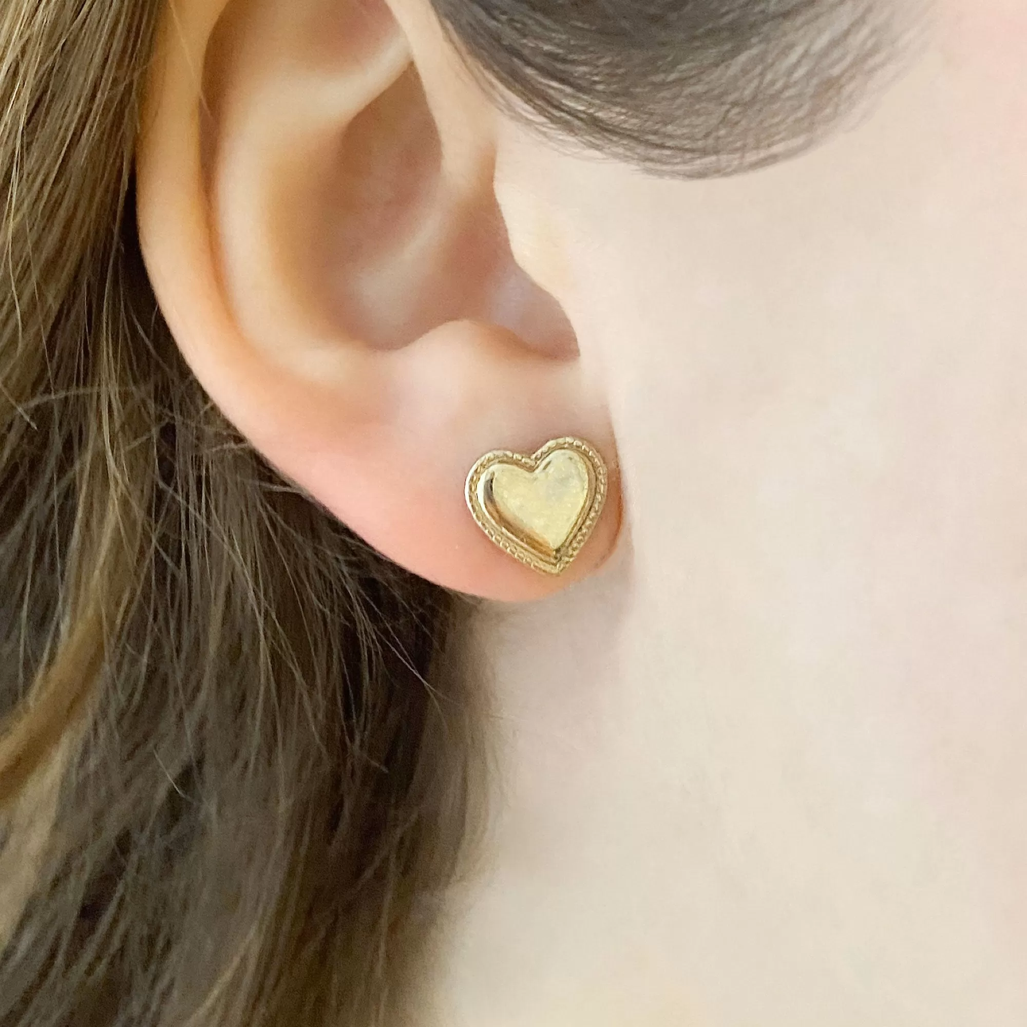 FRANCINE vintage gold tone heart studs