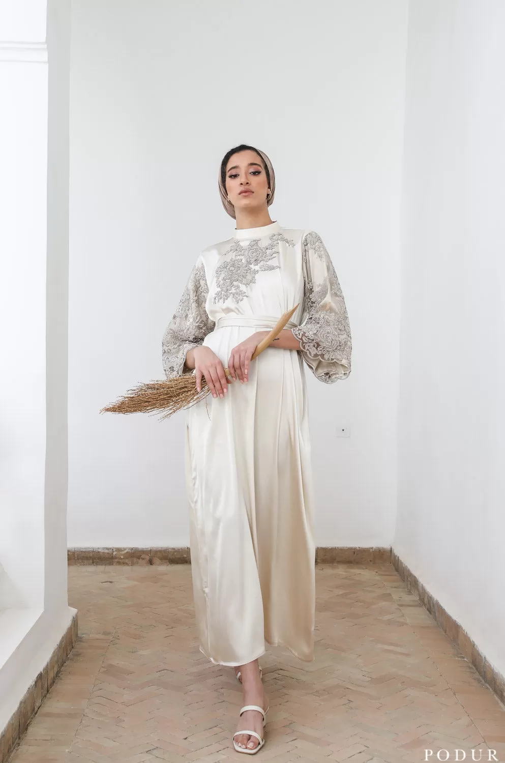 Ivory Blooms Abaya