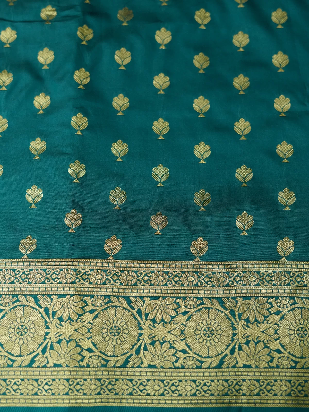 Odette Women Teal Silk Blend Woven Saree With Unstitched Blouse