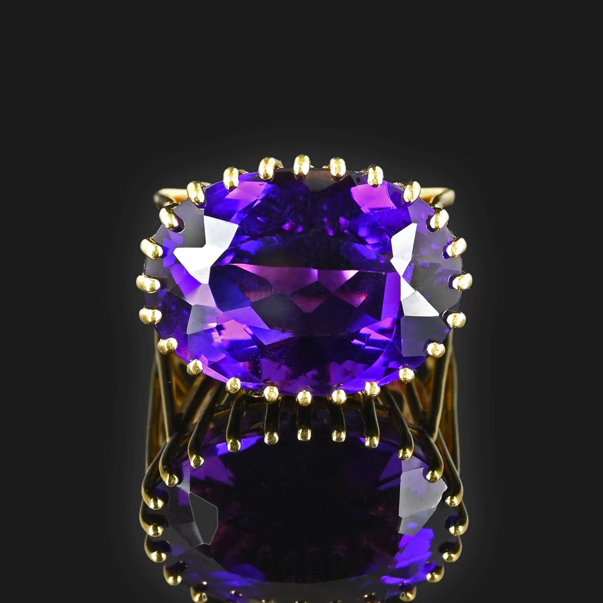 Vintage 18K Gold East West Violet Amethyst Ring