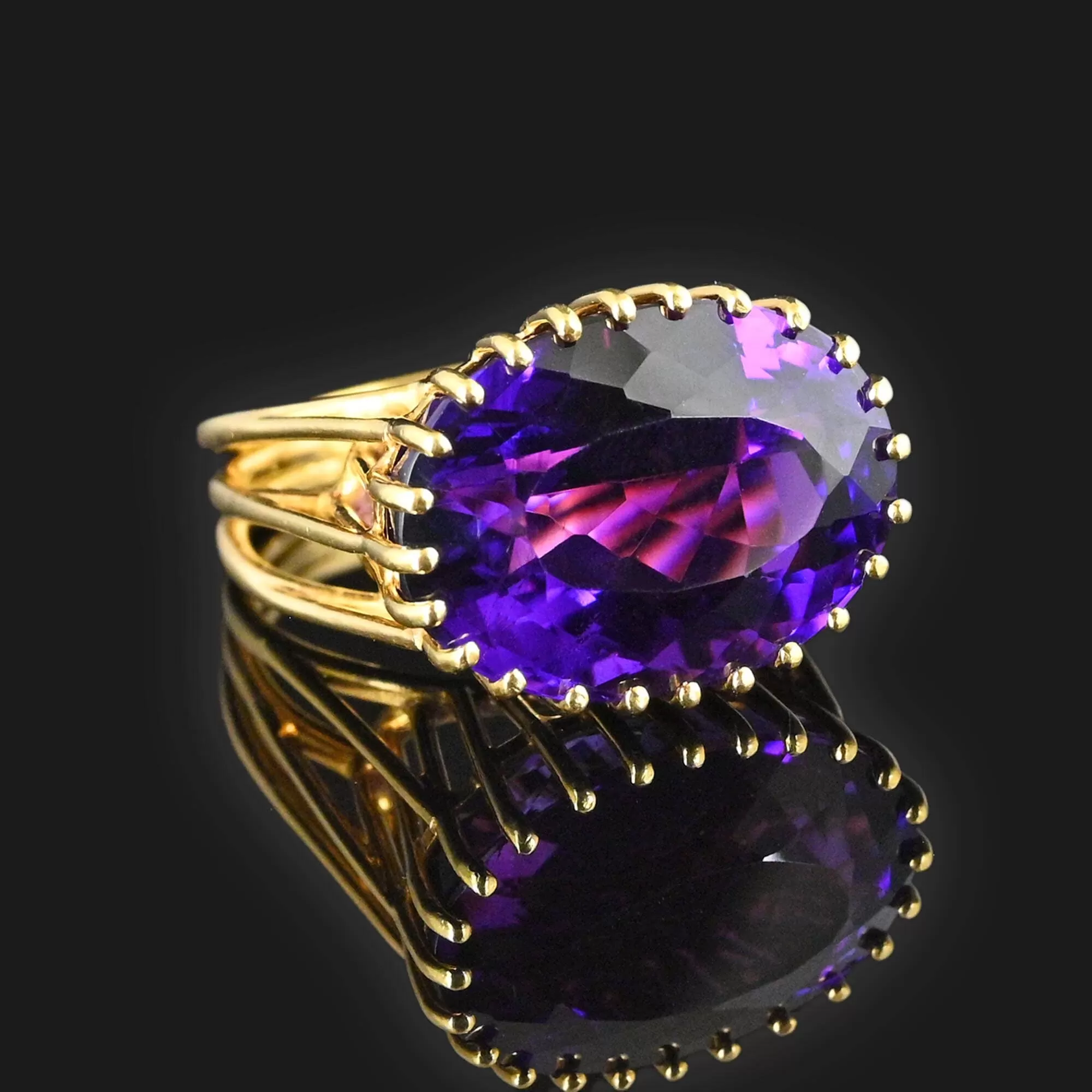 Vintage 18K Gold East West Violet Amethyst Ring