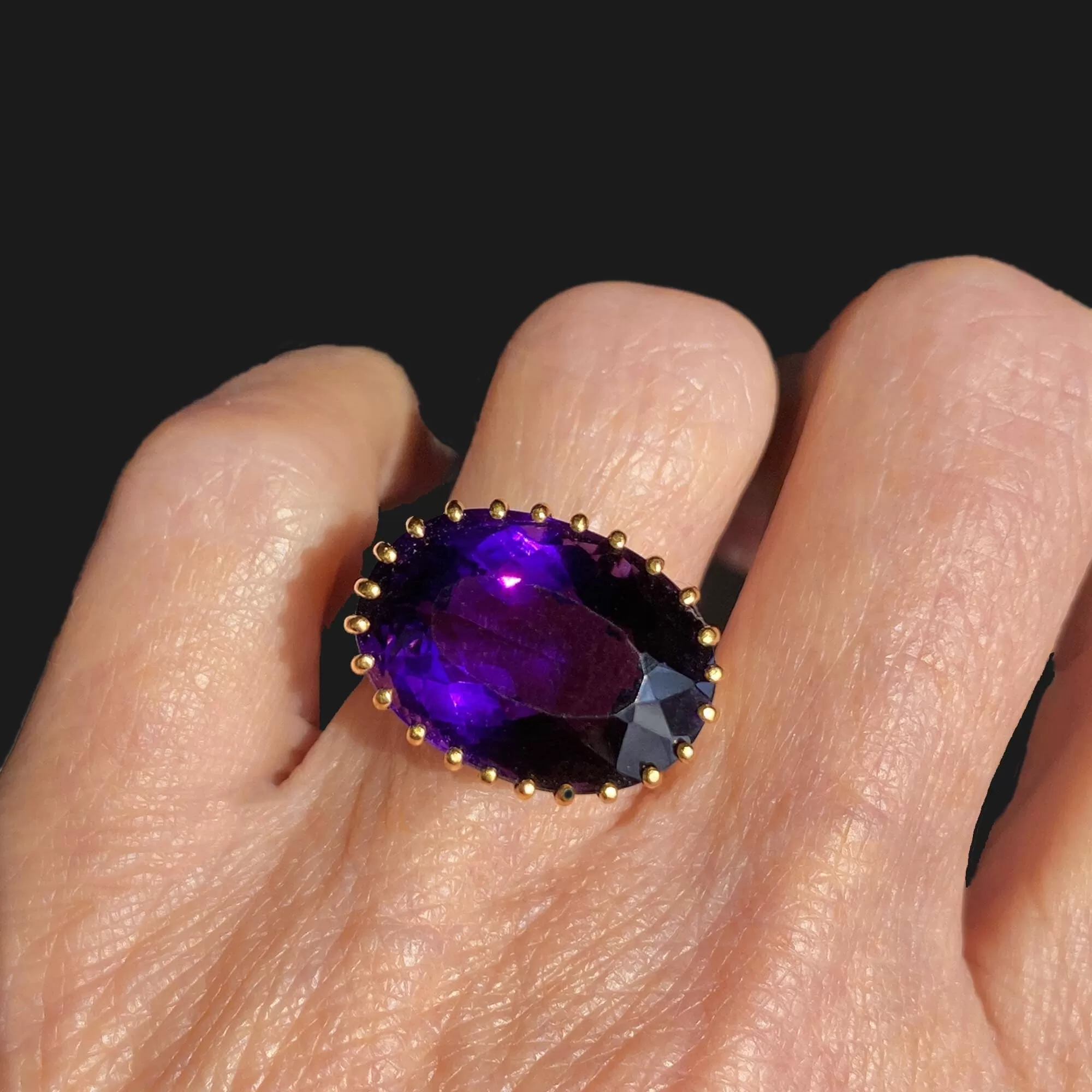 Vintage 18K Gold East West Violet Amethyst Ring